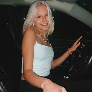 Meet your Posher, Bella